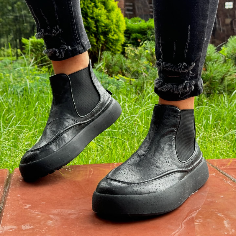 Men's Classic Soft-Sole Chelsea Boots