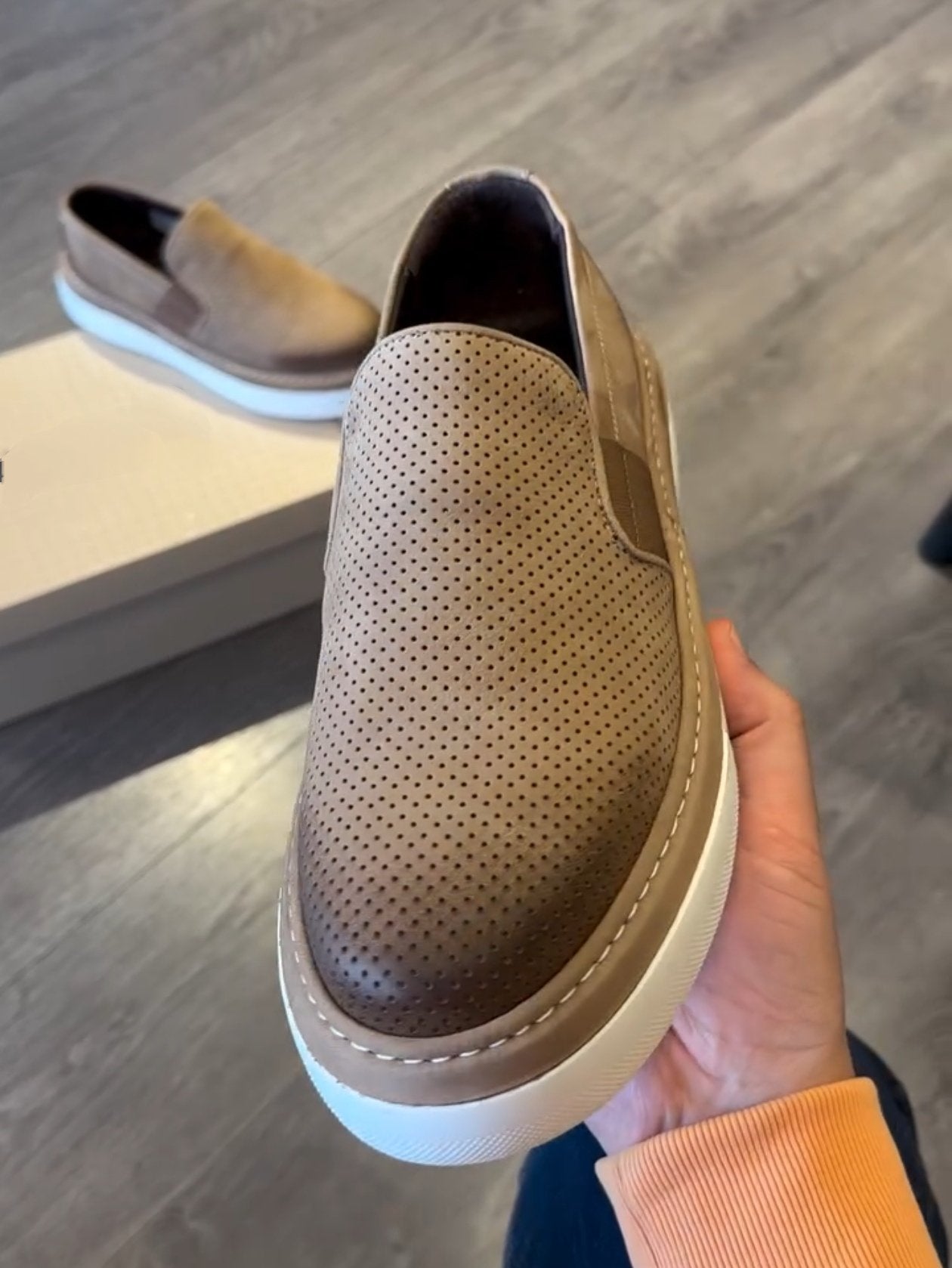 ✅High -quality Dedication✅Men's High-end Breathable Perforated Leather Versatile Casual Shoes